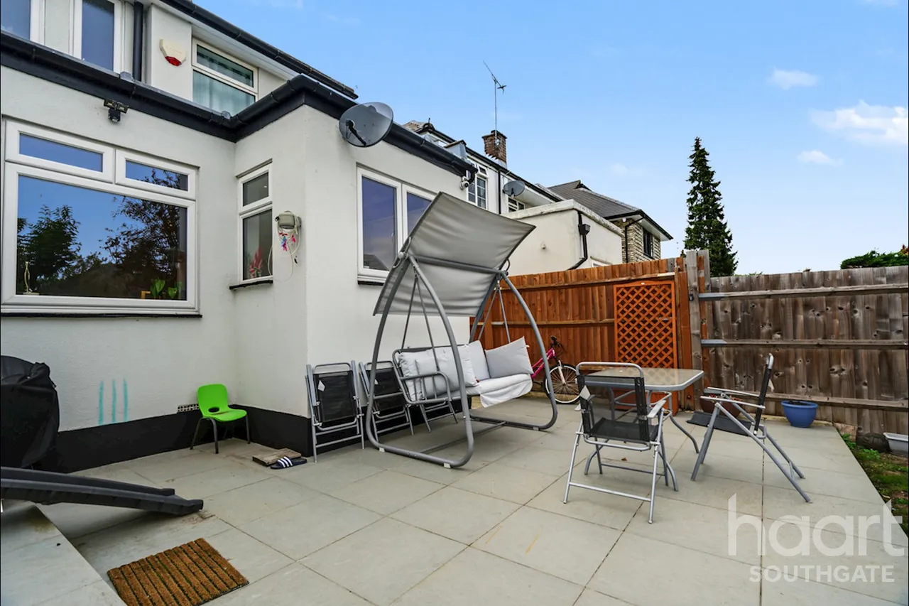 Chestnut Close, London, N14, photo 35