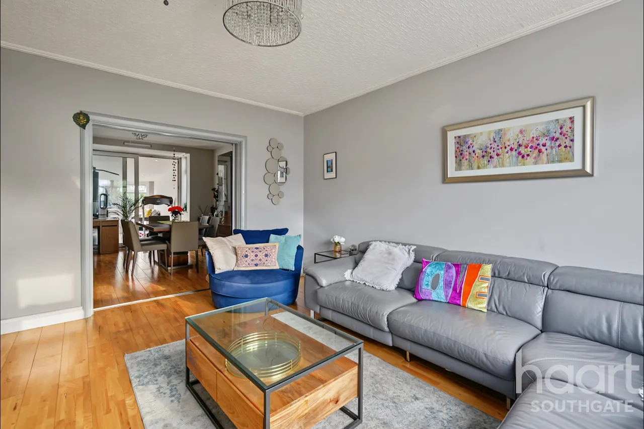 Chestnut Close, London, N14, photo 17