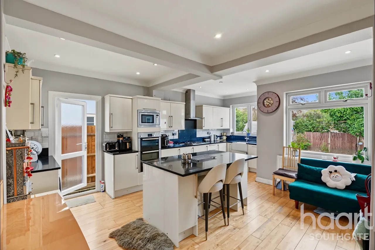 Chestnut Close, London, N14, photo 4