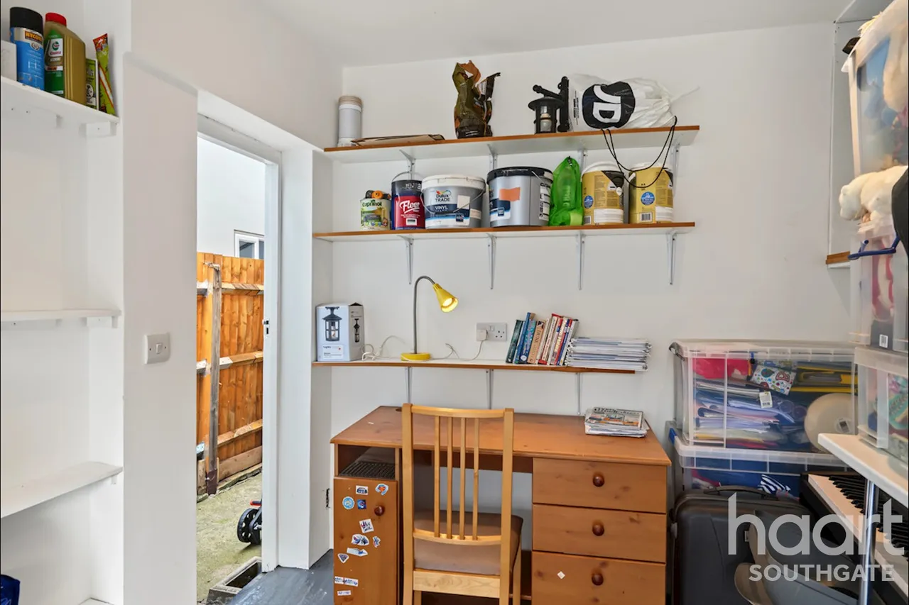 Chestnut Close, London, N14, photo 10