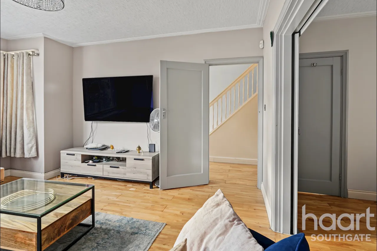 Chestnut Close, London, N14, photo 16