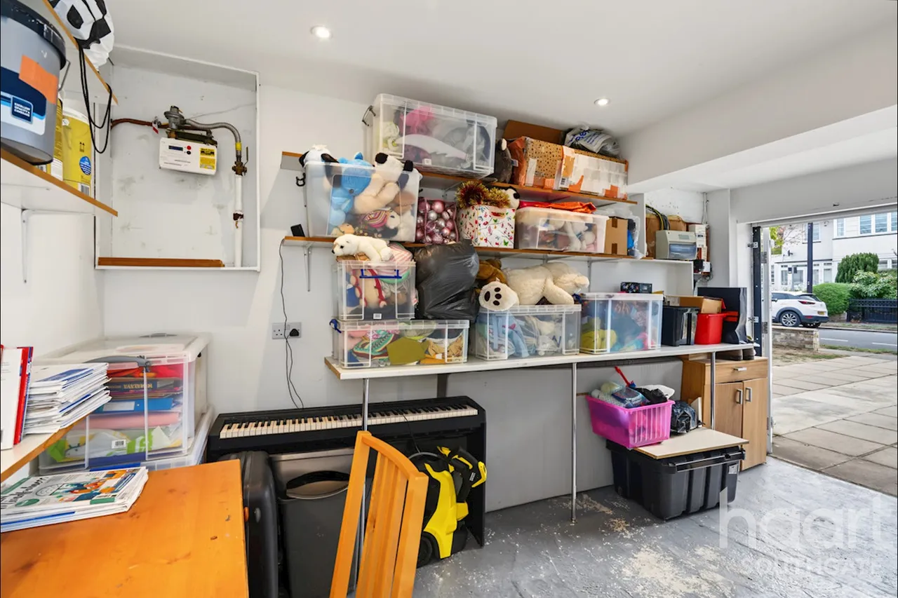Chestnut Close, London, N14, photo 11