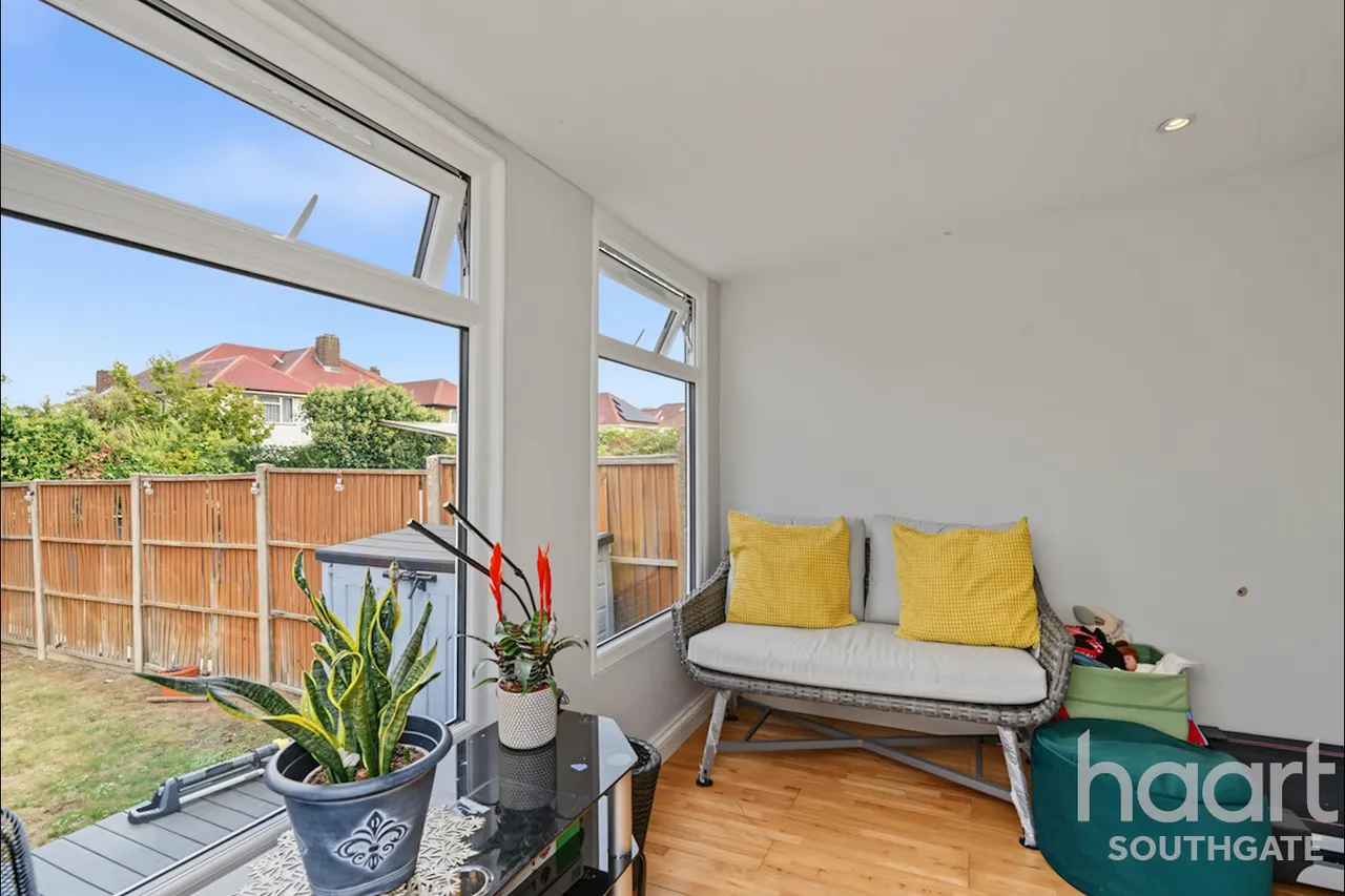 Chestnut Close, London, N14, photo 23