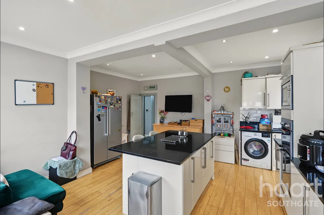 Chestnut Close, London, N14, photo 26