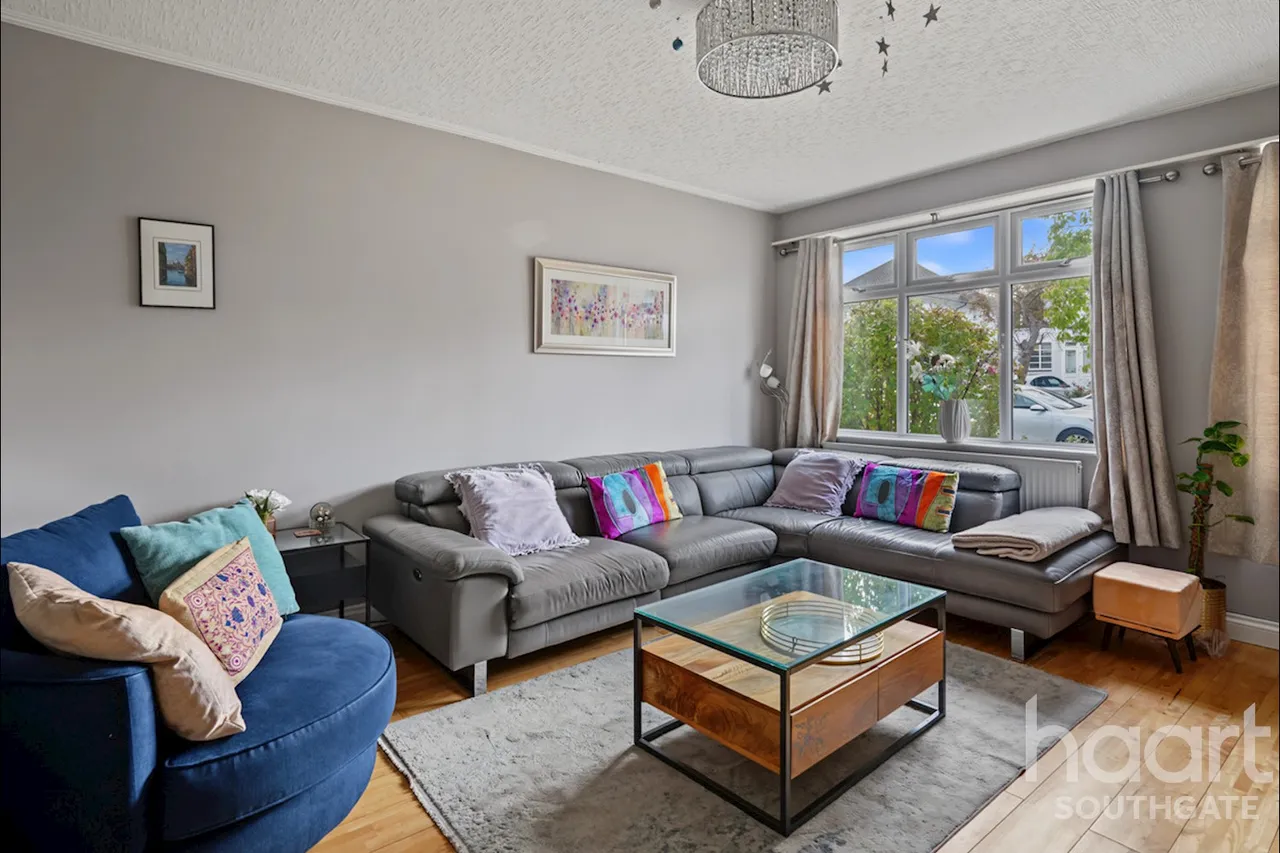 Chestnut Close, London, N14, photo 14