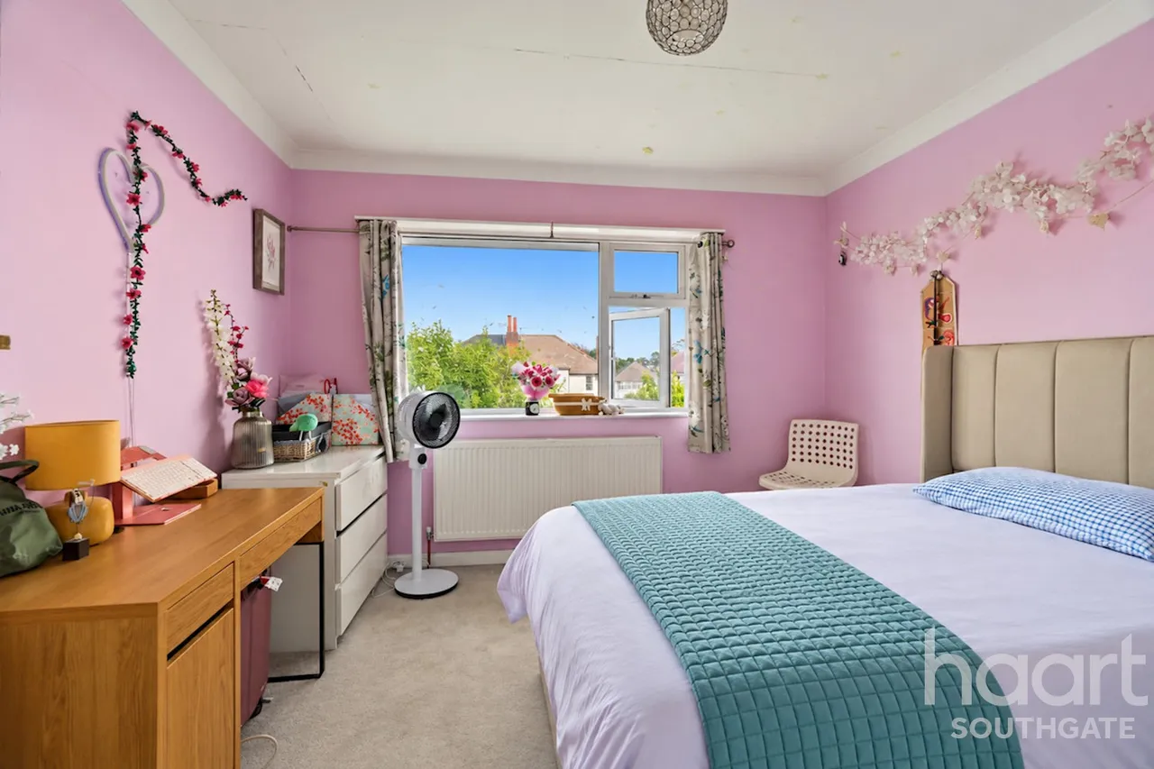 Chestnut Close, London, N14, photo 46