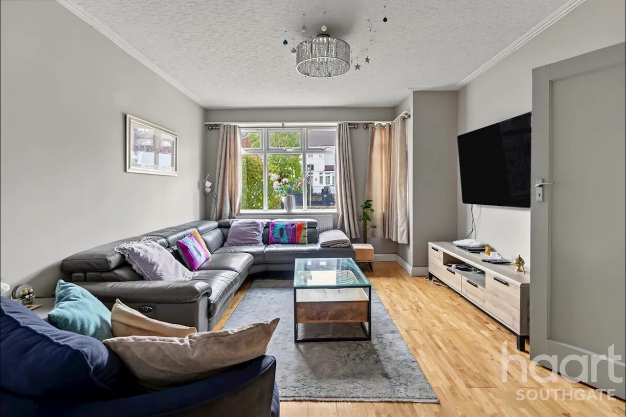 Chestnut Close, London, N14, photo 15