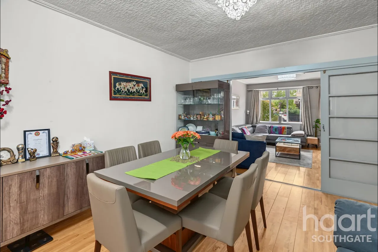 Chestnut Close, London, N14, photo 20