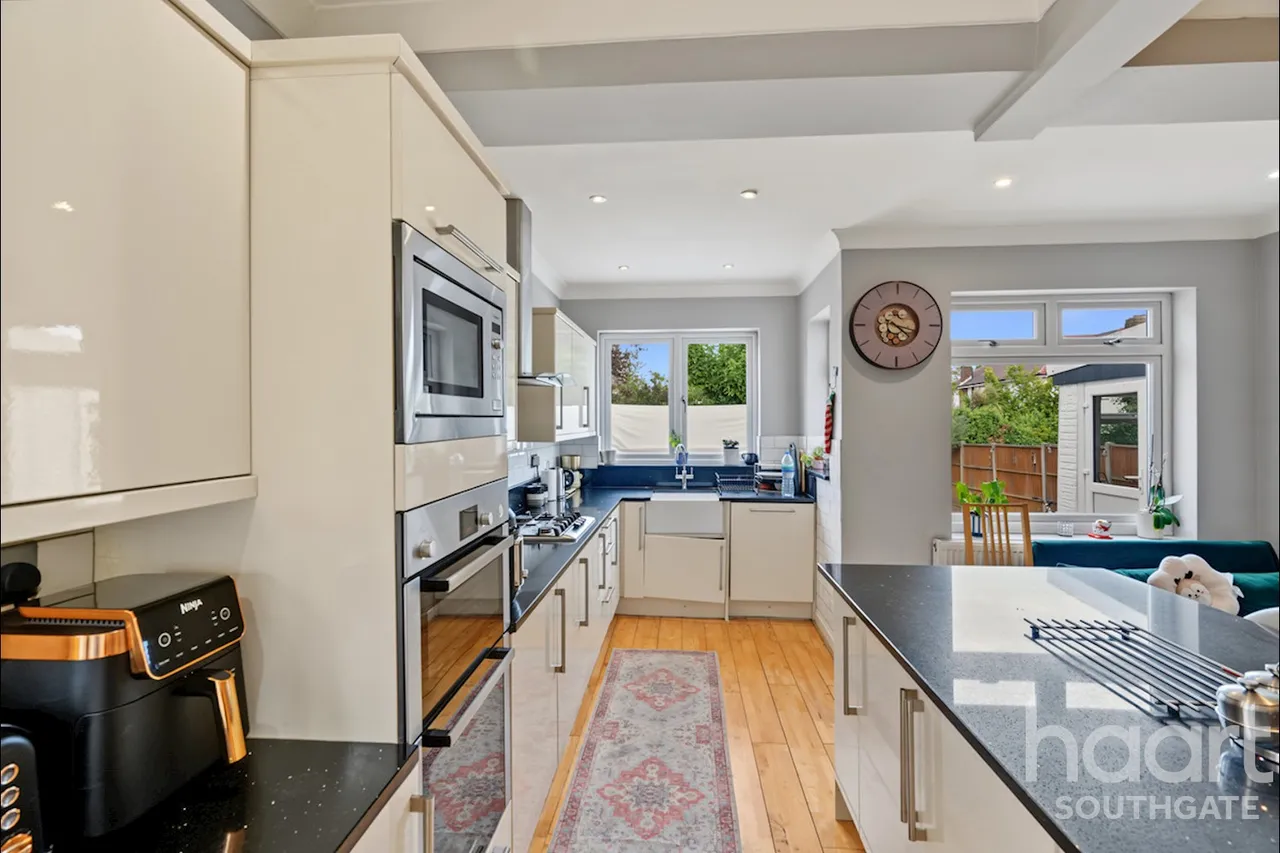 Chestnut Close, London, N14, photo 28
