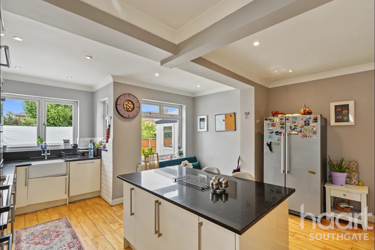 Chestnut Close, London, N14, photo 31