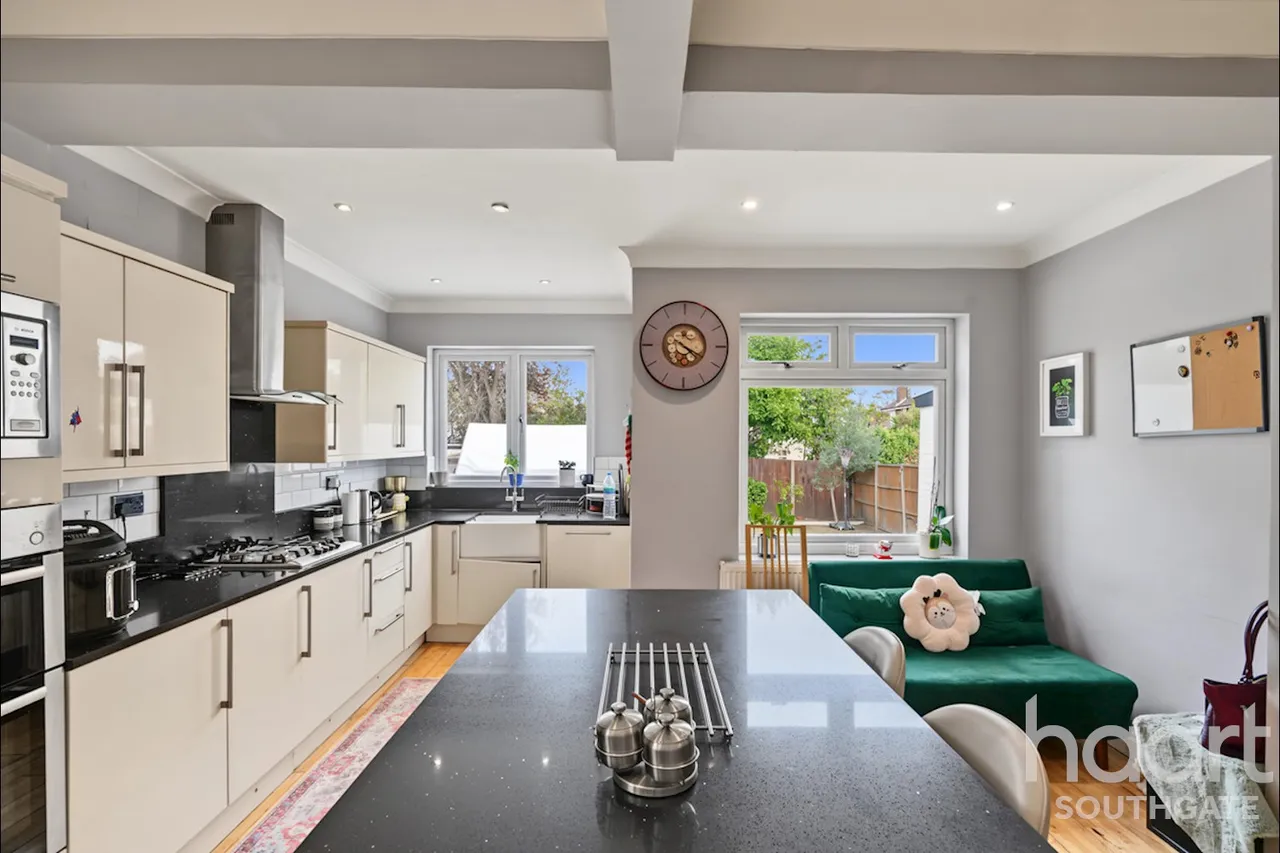 Chestnut Close, London, N14, photo 30