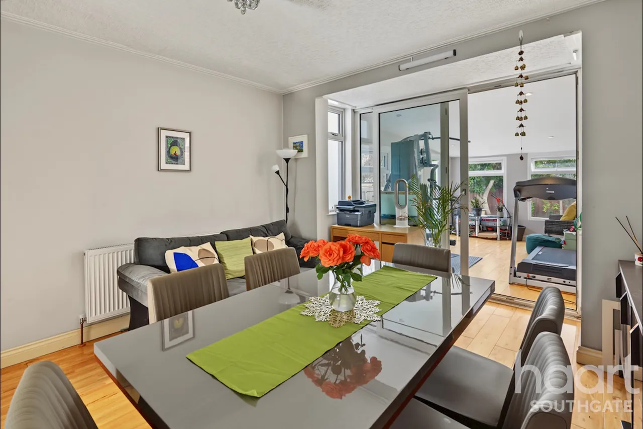 Chestnut Close, London, N14, photo 21