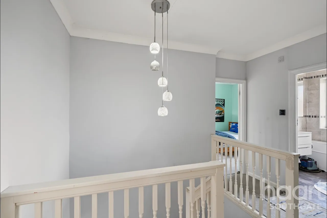 Chestnut Close, London, N14, photo 36