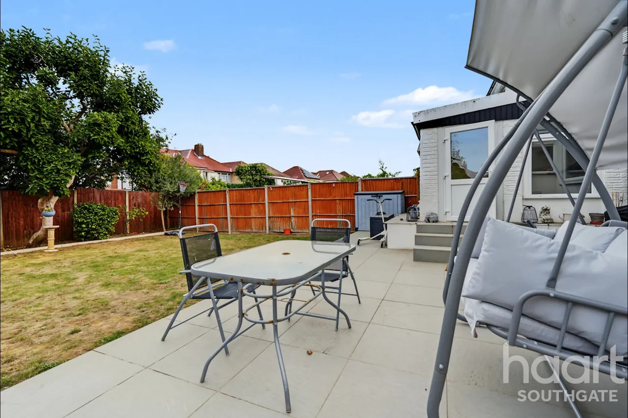 Chestnut Close, London, N14, photo 33