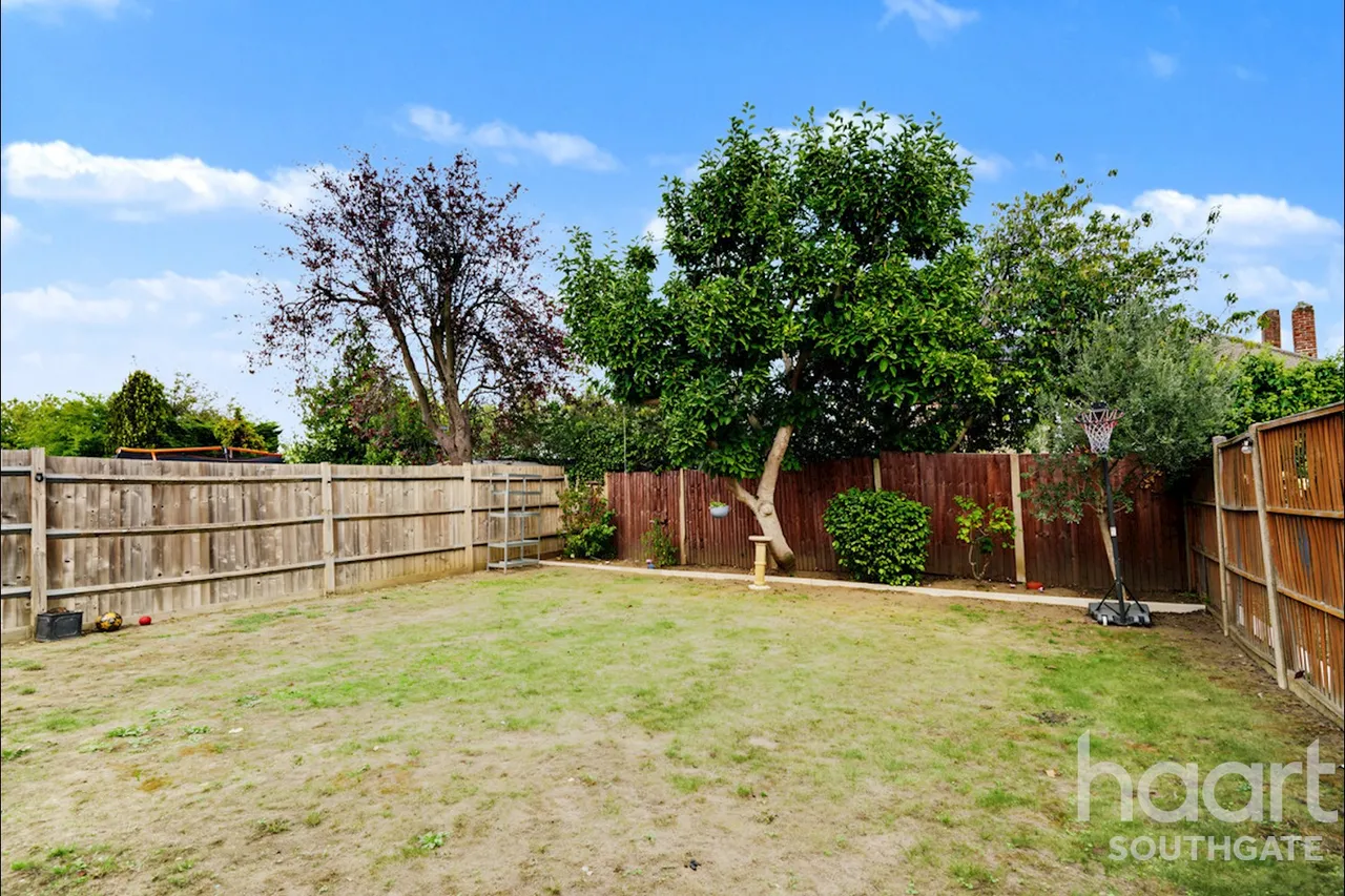 Chestnut Close, London, N14, photo 34