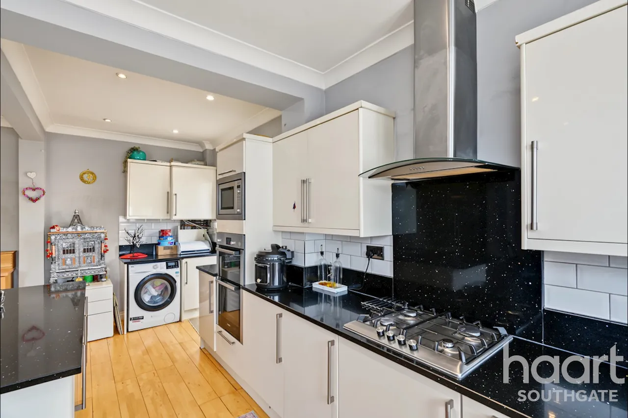 Chestnut Close, London, N14, photo 29