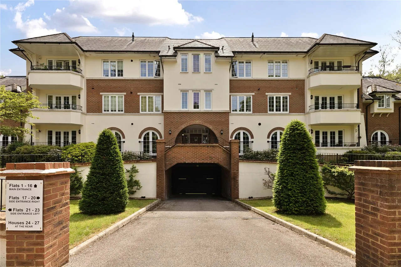 2 bed flat for sale, Wood Road, Hindhead, GU26