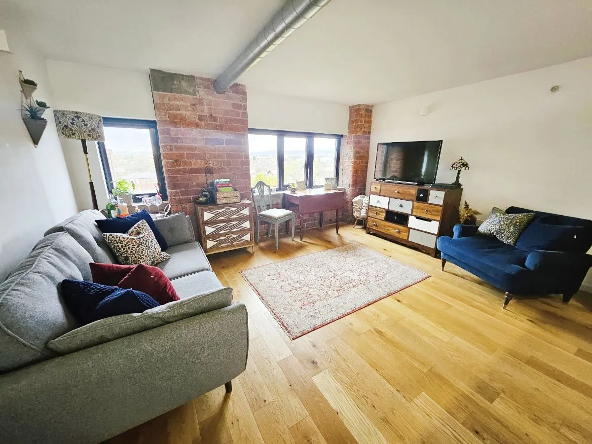 1 bed flat for sale — Elisabeth Gardens, Stockport, Cheshire, SK5 6FX