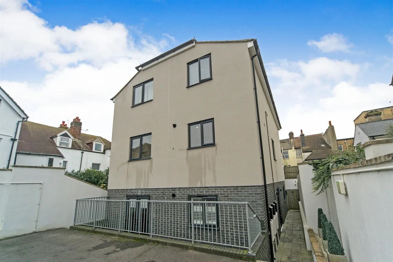 Wilton Road, Bexhill-On-Sea, photo 12