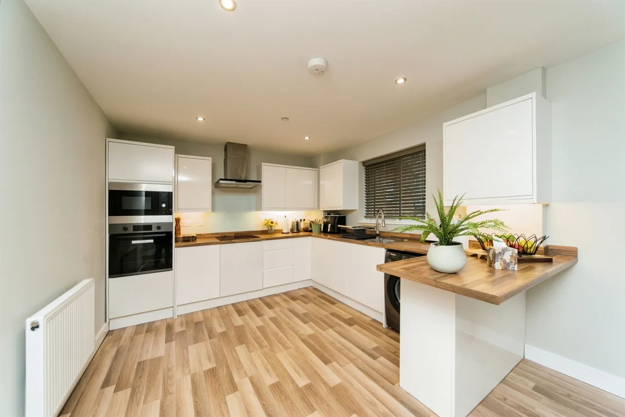 2 bed flat for sale — Wilton Road, Bexhill-On-Sea