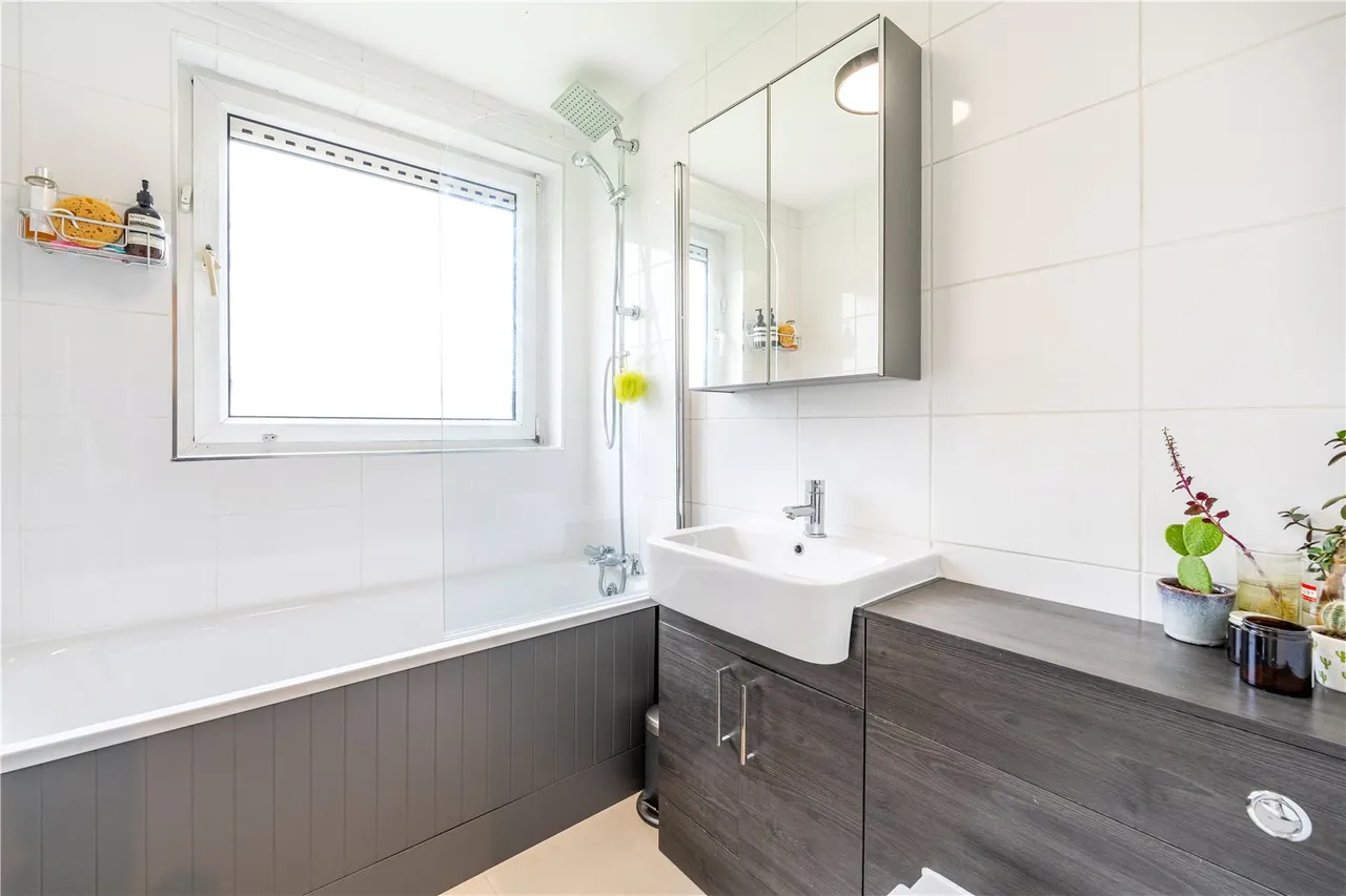 Fairlight, Hampton, Middlesex, TW12 1SN, photo 8