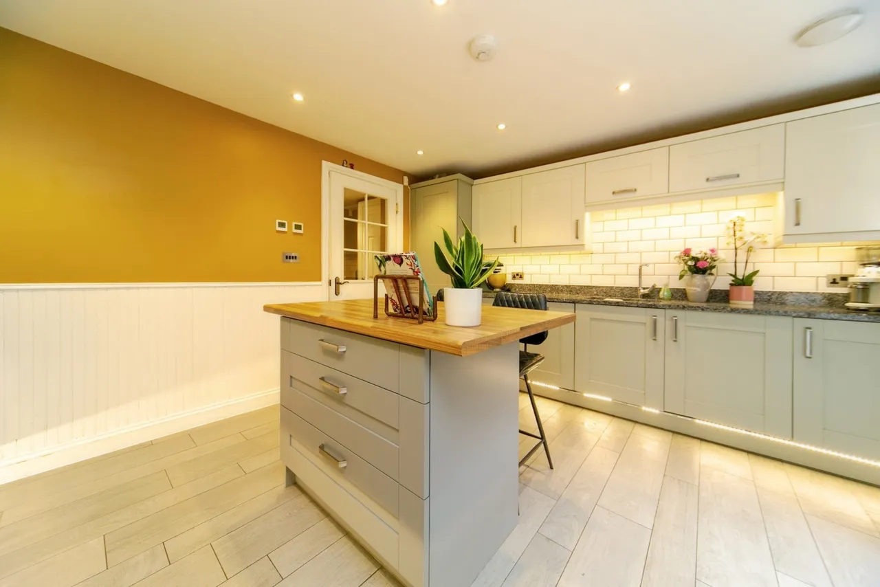Catharine Street, Liverpool, L8, photo 8