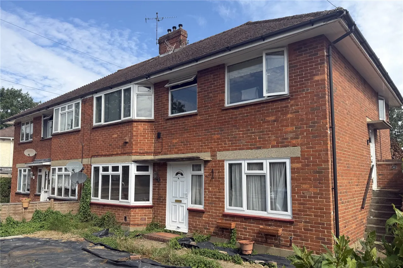 2 bed flat for sale — Birchett Road, Farnborough, Hampshire, GU14 8RQ