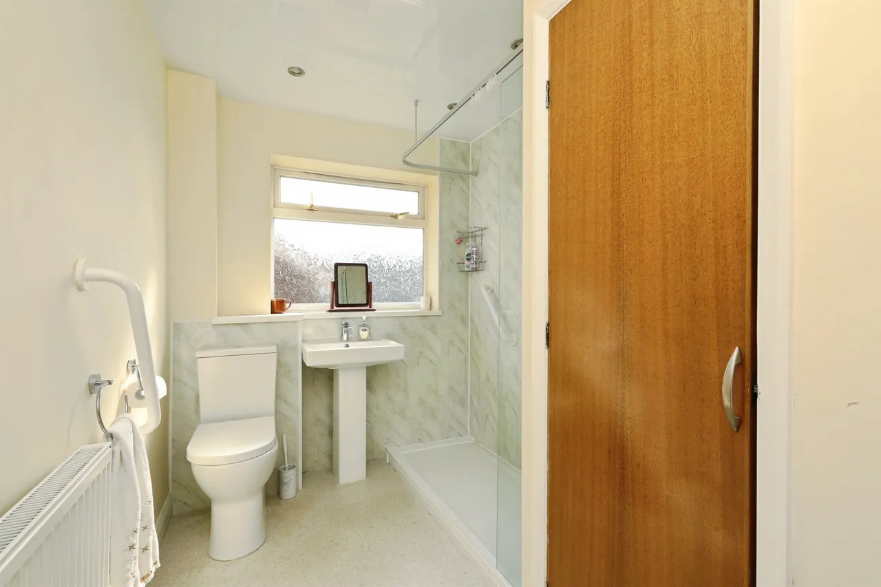 Longfield Drive, Ravenfield, S65, photo 9