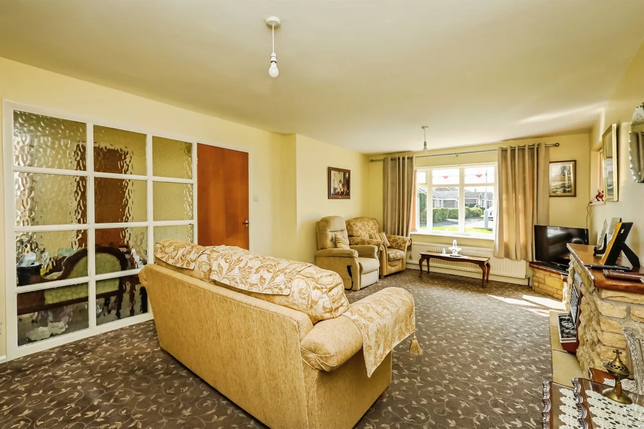 Longfield Drive, Ravenfield, S65, photo 3