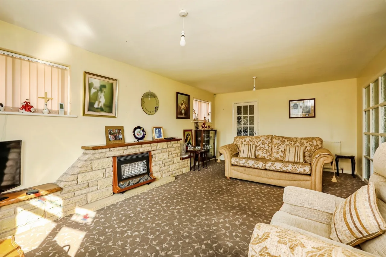 Longfield Drive, Ravenfield, S65, photo 2