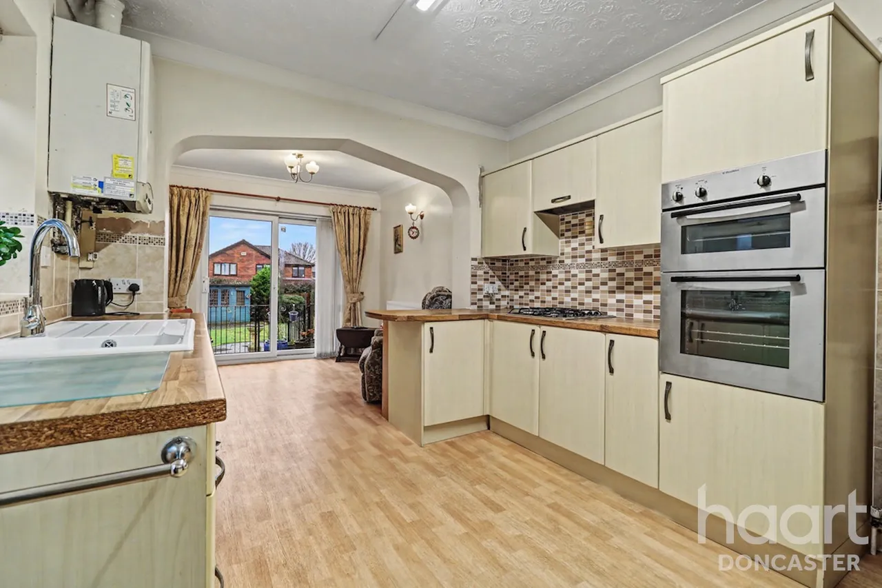 Eastfield Lane, Auckley, DN9, photo 2