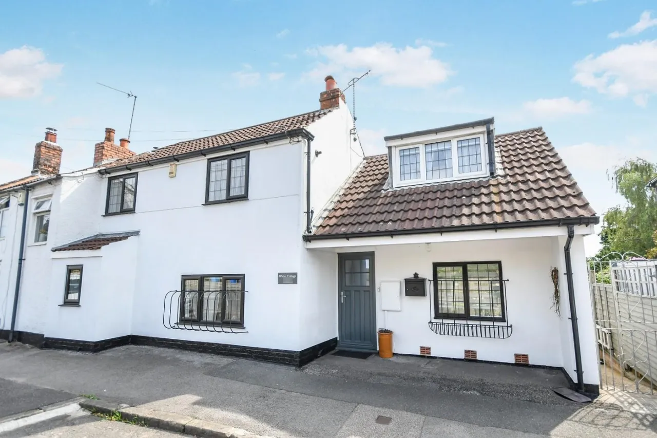 2 bed house for sale, Old Road, Brampton, S40
