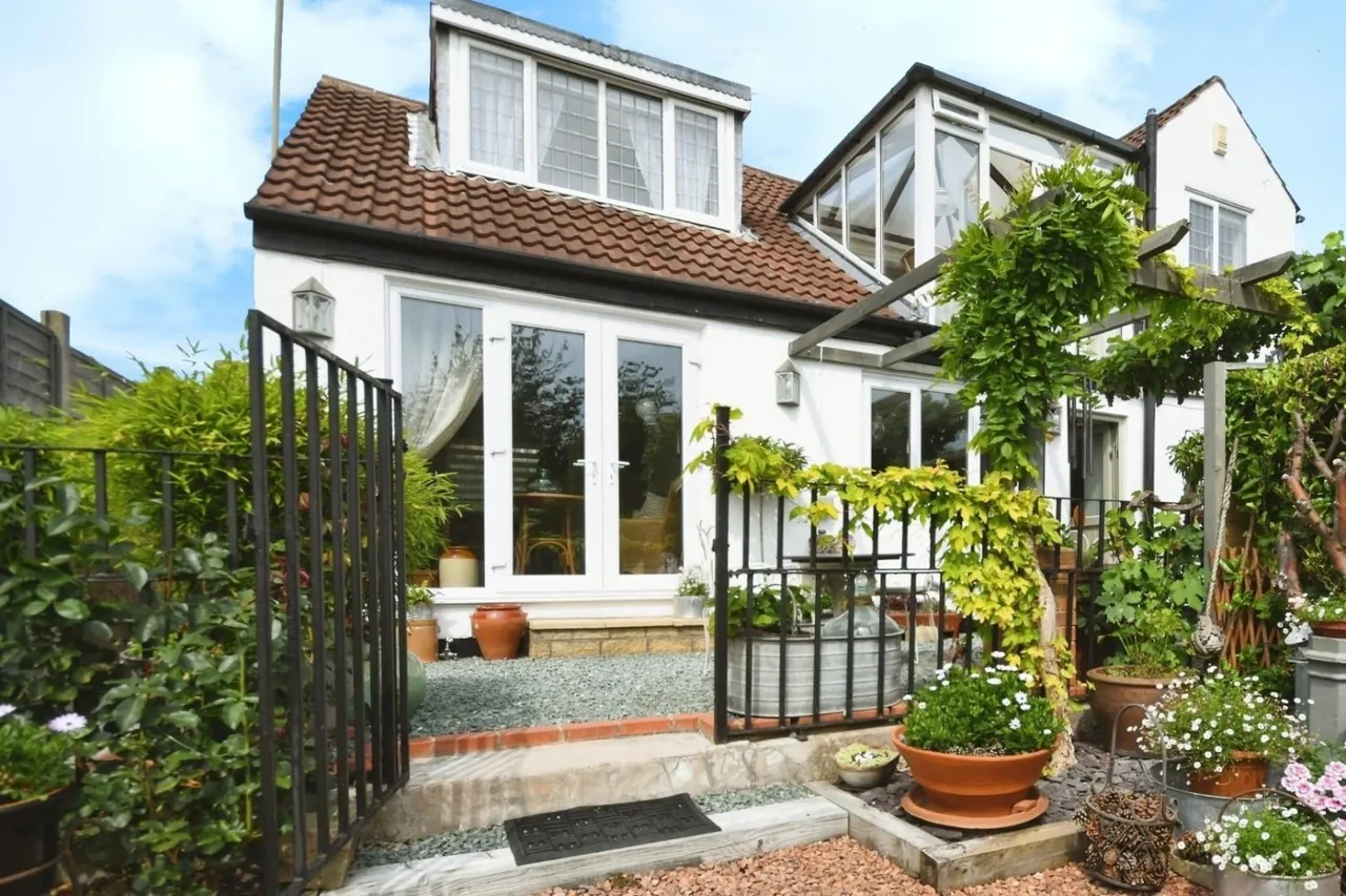 Old Road, Brampton, S40, photo 2