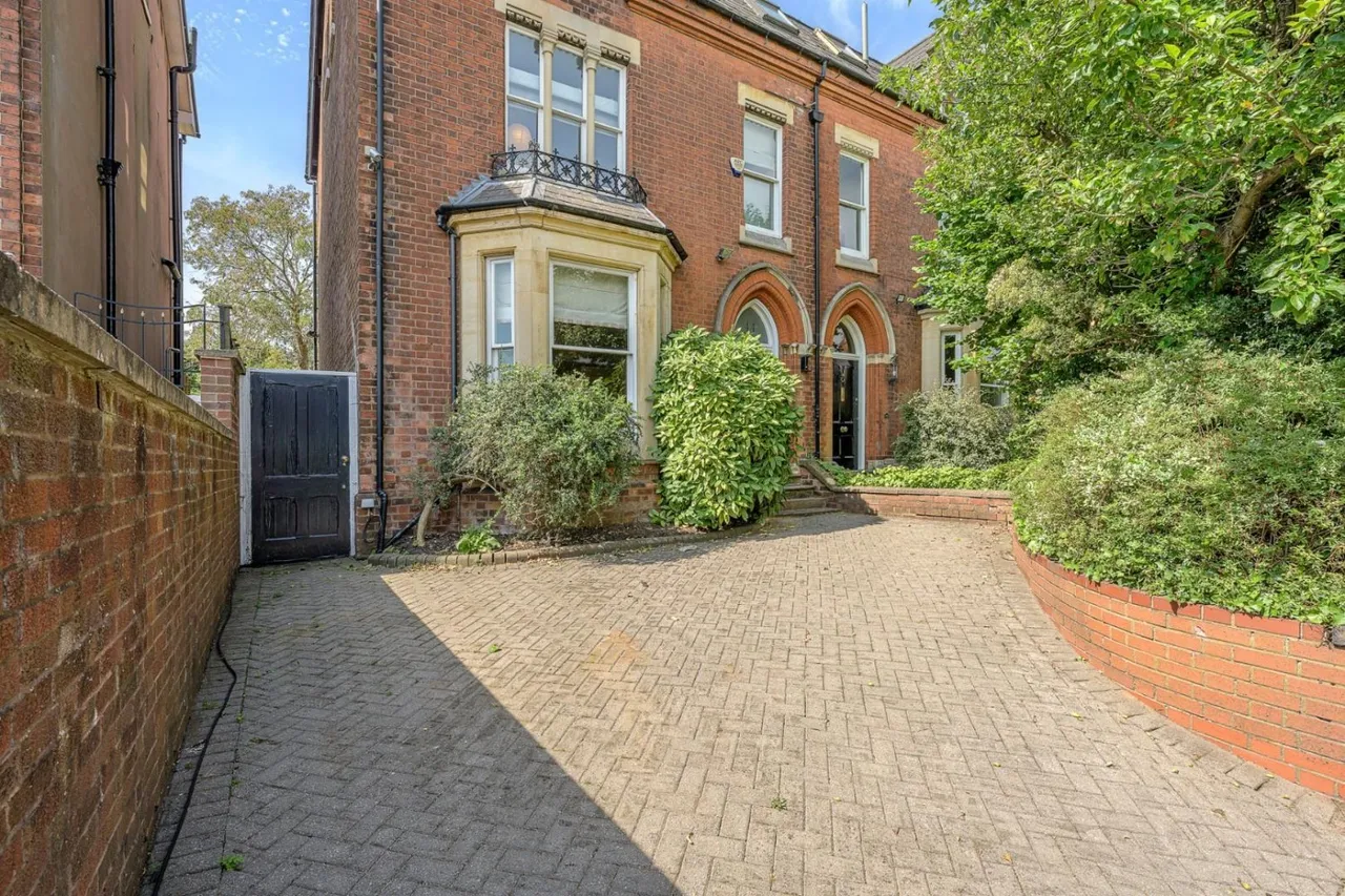 5 bed house for sale — Wentworth Road, Birmingham