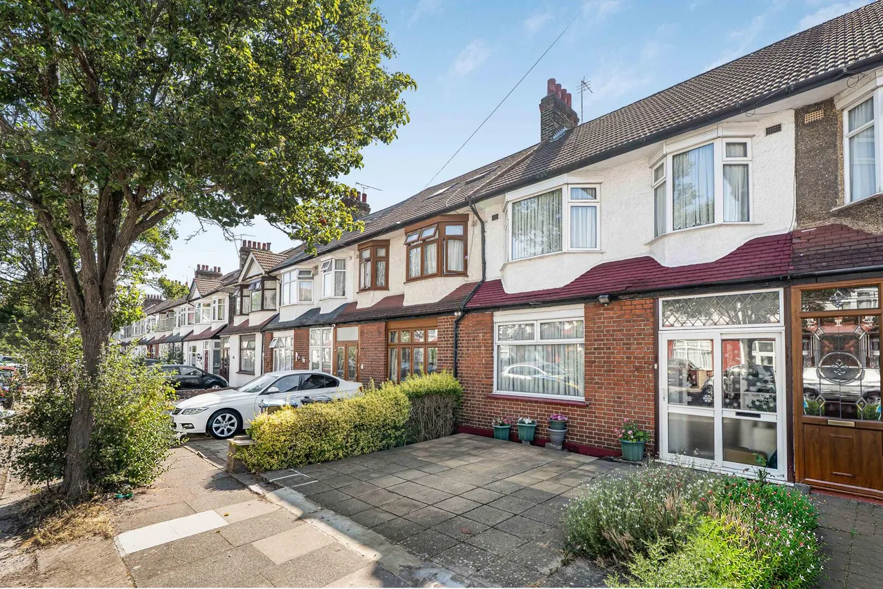 Princes Avenue, London, N13, photo 2
