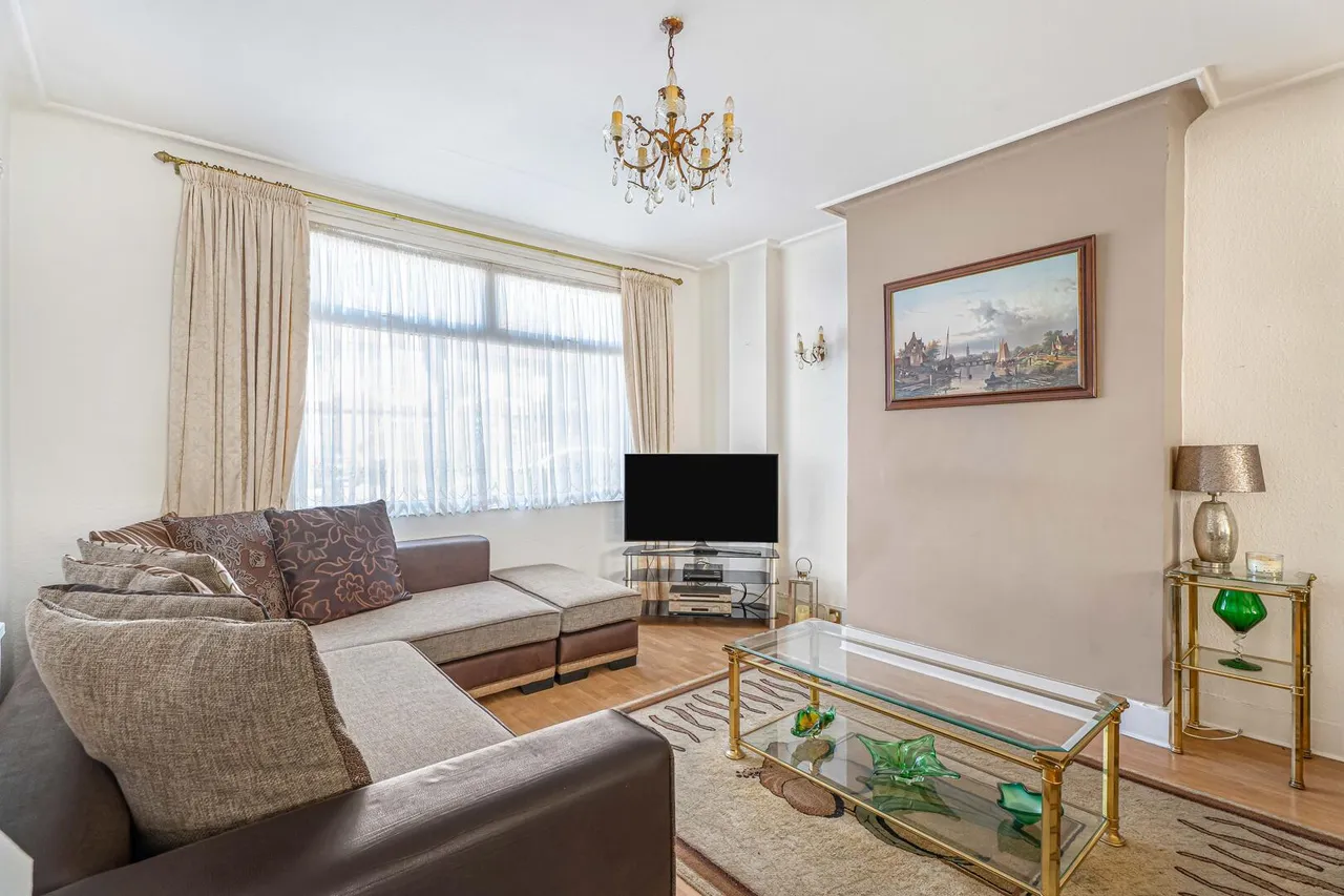 3 bed property for sale, Princes Avenue, London, N13