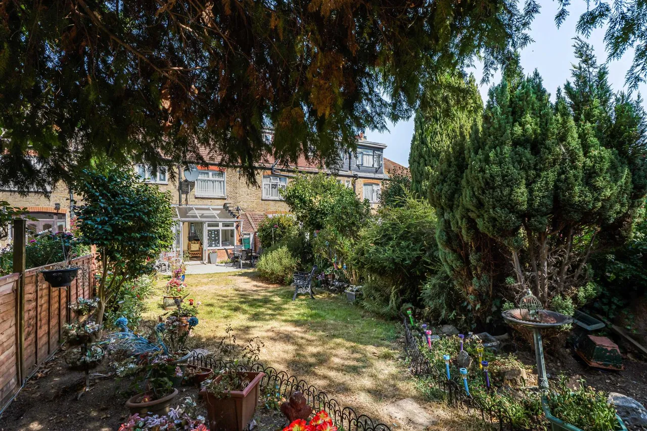 Princes Avenue, London, N13, photo 18