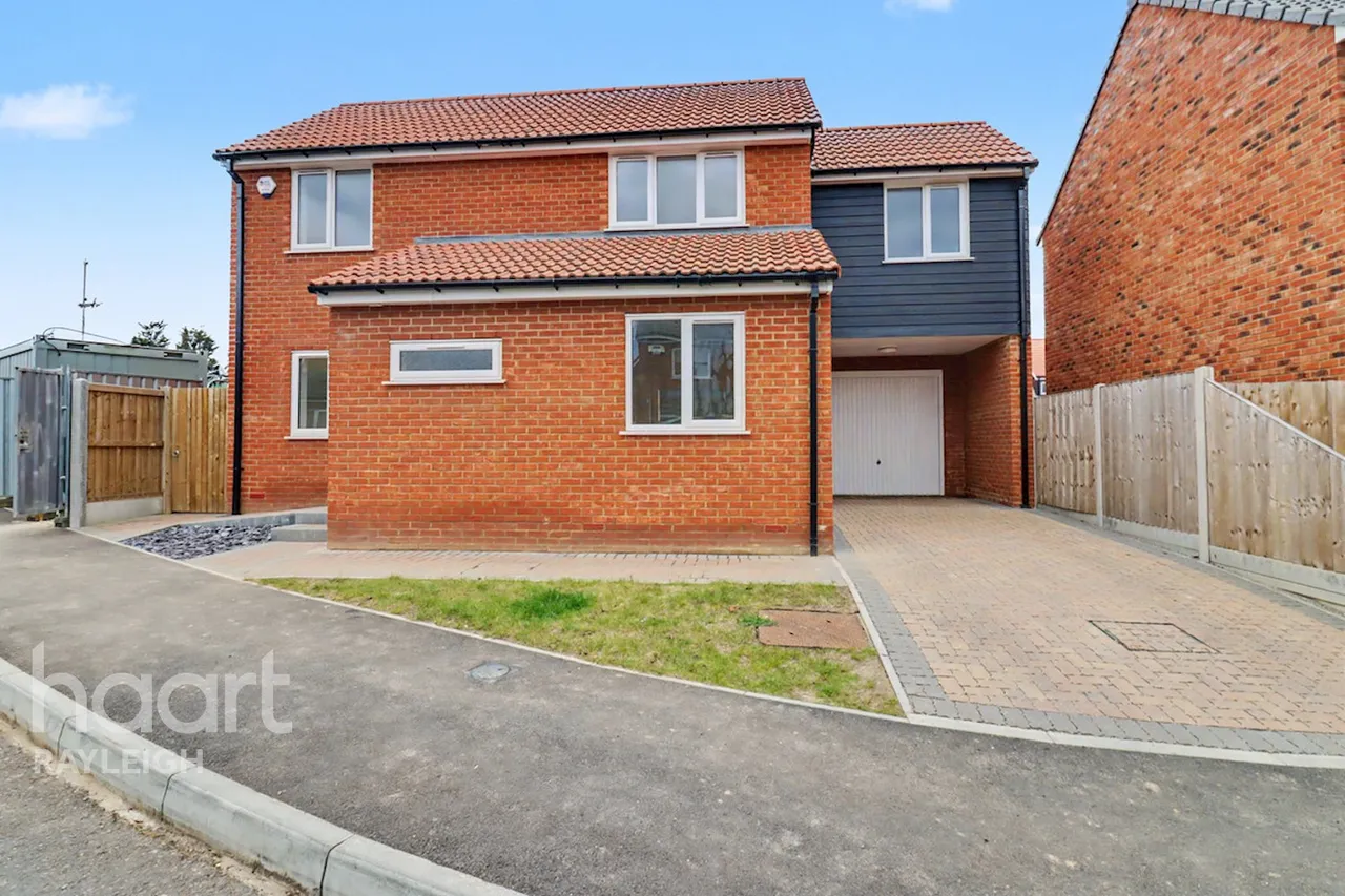 3 bed house for sale, Fairview Crescent, Rayleigh, SS6