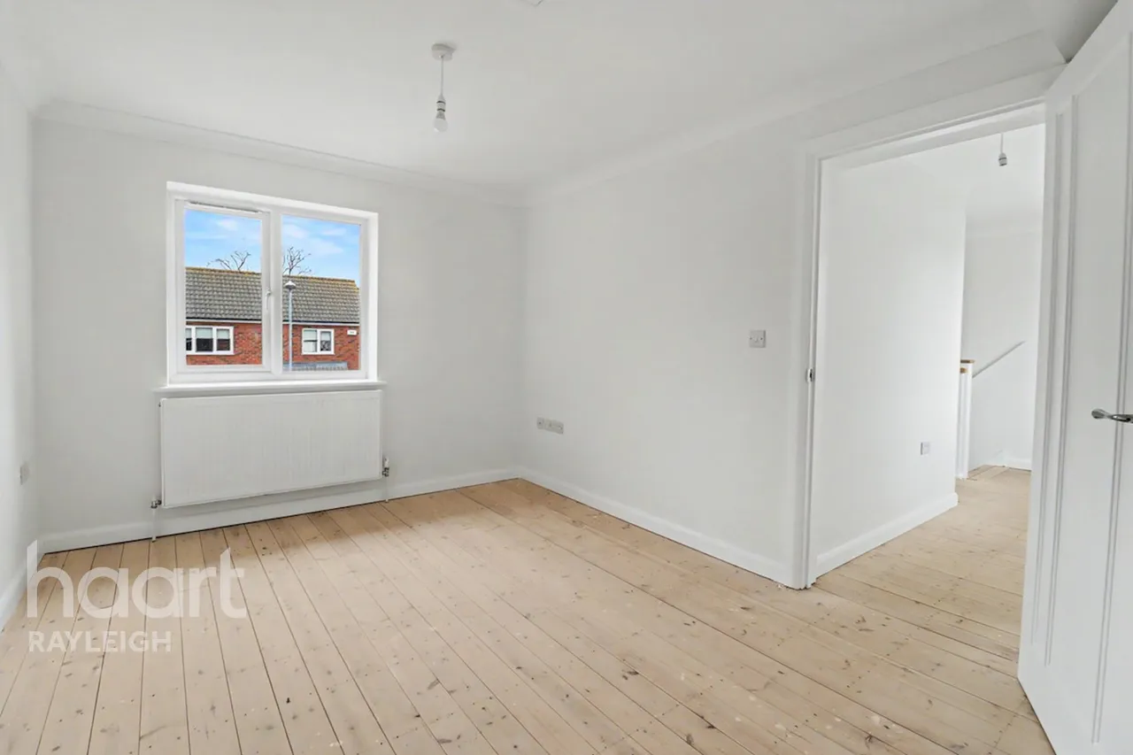 Fairview Crescent, Rayleigh, SS6, photo 8
