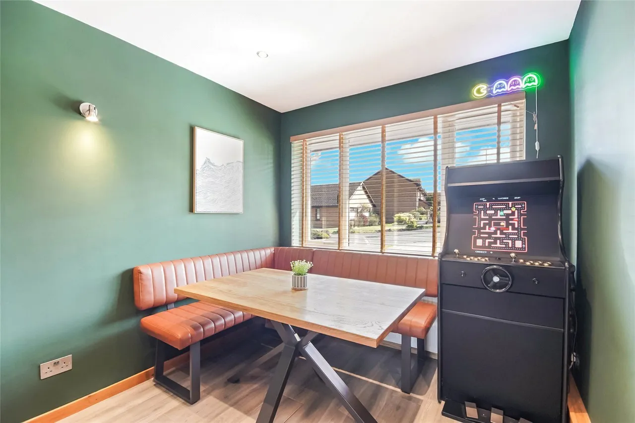 Locher Crescent, Houston, Johnstone, Renfrewshire, PA6, photo 5