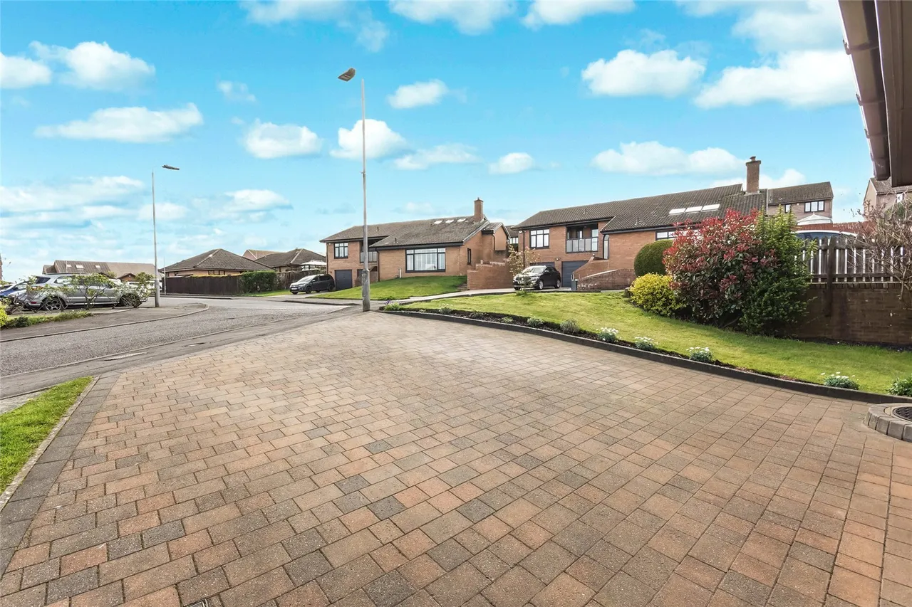 Locher Crescent, Houston, Johnstone, Renfrewshire, PA6, photo 22
