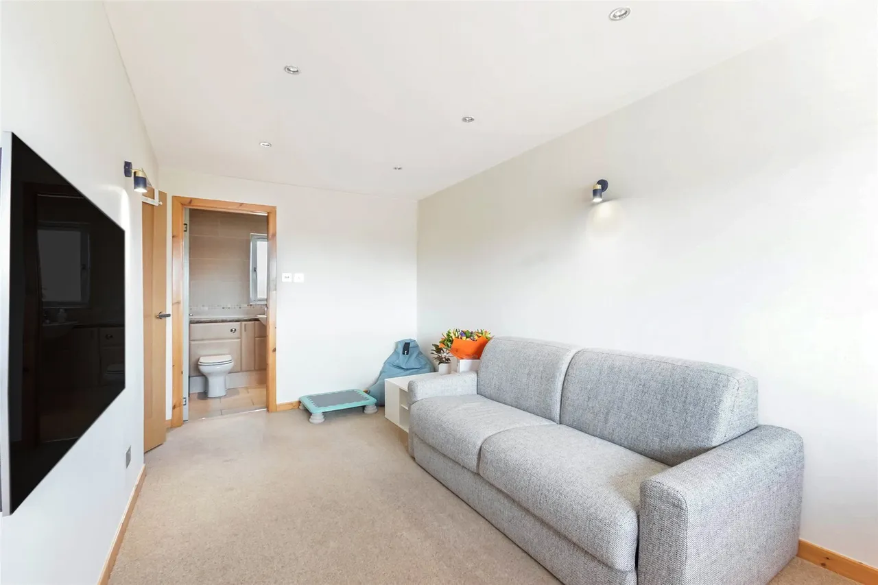Locher Crescent, Houston, Johnstone, Renfrewshire, PA6, photo 9