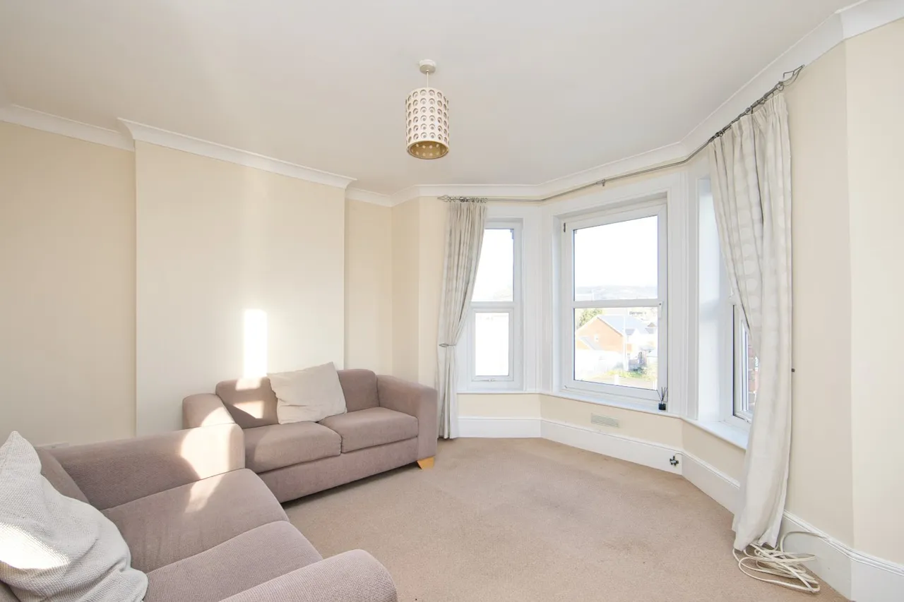 2 bed flat for sale, Boscombe Road, Folkestone, CT19