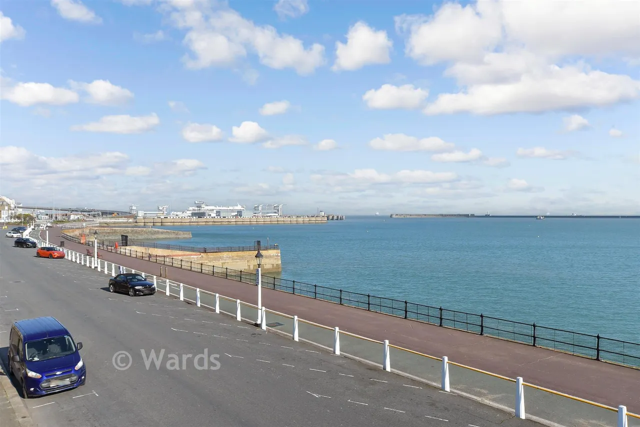 2 bed flat for sale, The Gateway, Dover, CT16