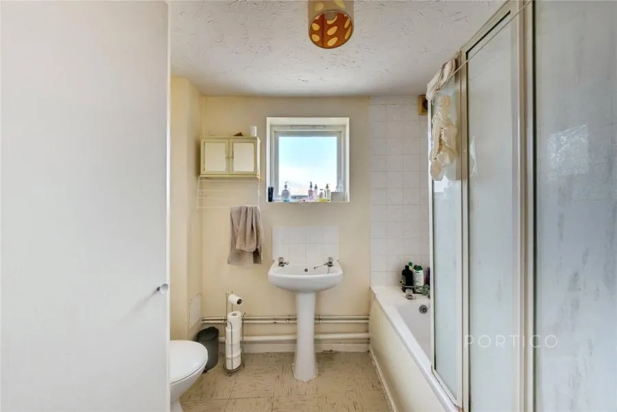 Grimsby Grove, London, E16, photo 9