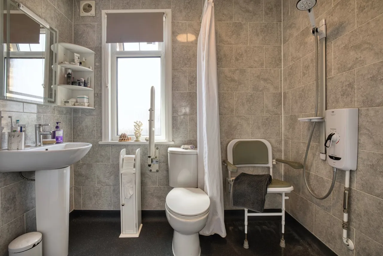 St. Andrews Road, Ramsgate, CT11, photo 13