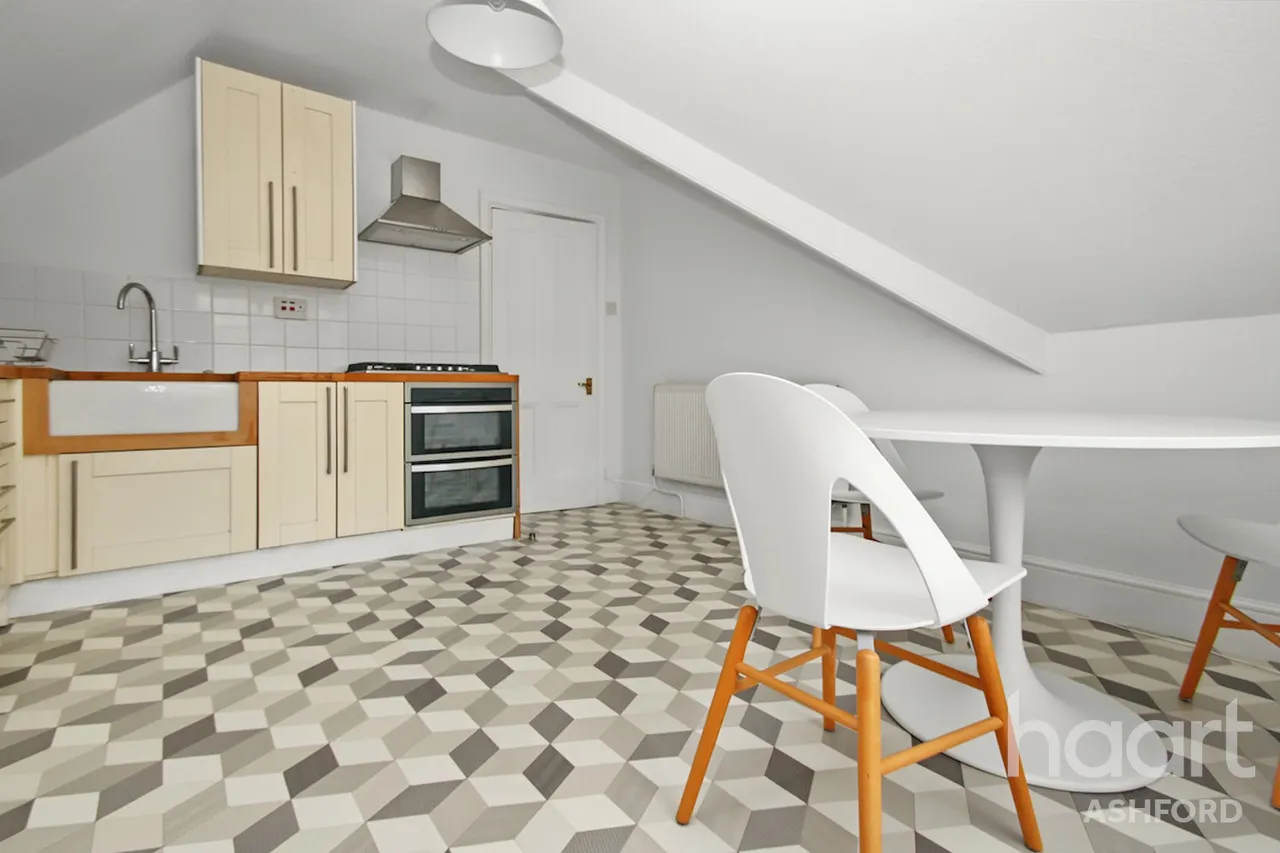 2 bed flat to rent, Second Avenue, Cliftonville, CT9