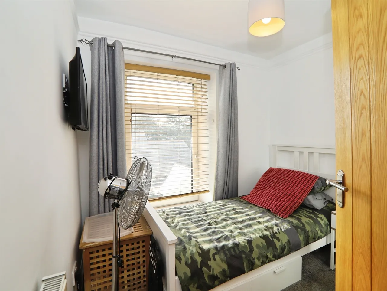 Llwynmadoc Street, Pontypridd, CF37, photo 16