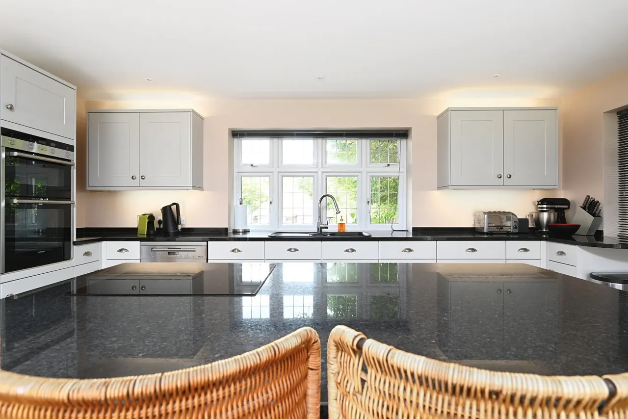 Hilltop Road, West Hoathly, RH19, photo 4