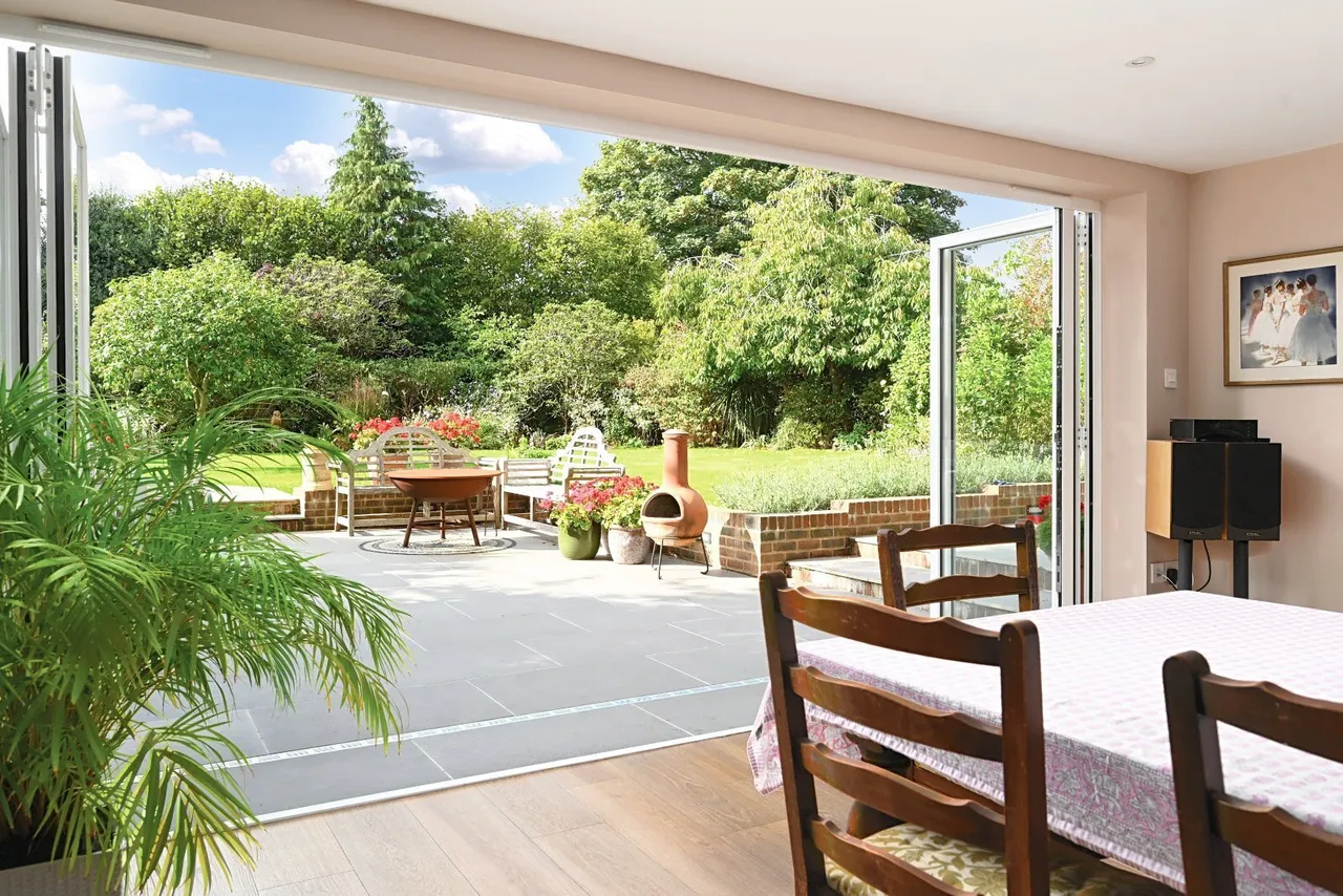 Hilltop Road, West Hoathly, RH19, photo 6
